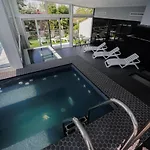 Bauhaus Wellness 202 *