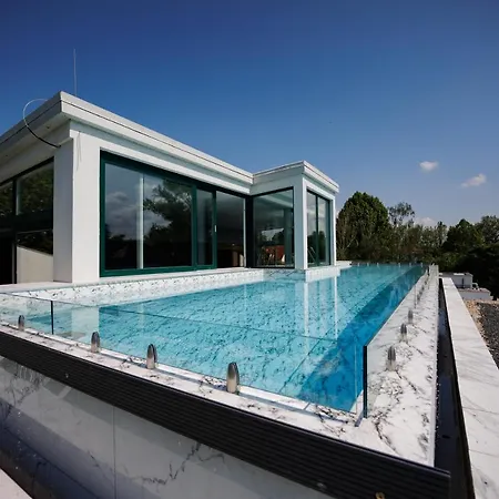 Bauhaus Wellness 202 Appartamento Siófok