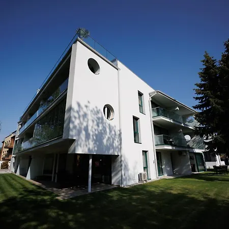 Apartment Bauhaus Wellness 202 *